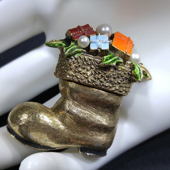 Vintage Christmas Boot Brooch, Enamel Presents, Faux Pearl, 1950s Signed ART - Picture 2 of 10